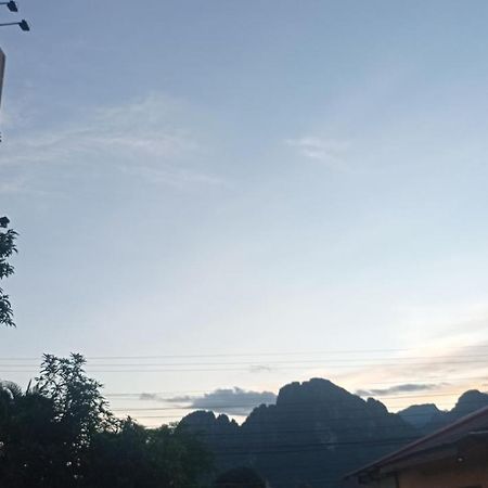 Inthavong Hotel/Guest House ヴァンヴィエン エクステリア 写真
