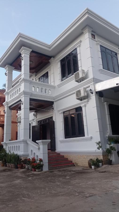 Inthavong Hotel/Guest House ヴァンヴィエン エクステリア 写真