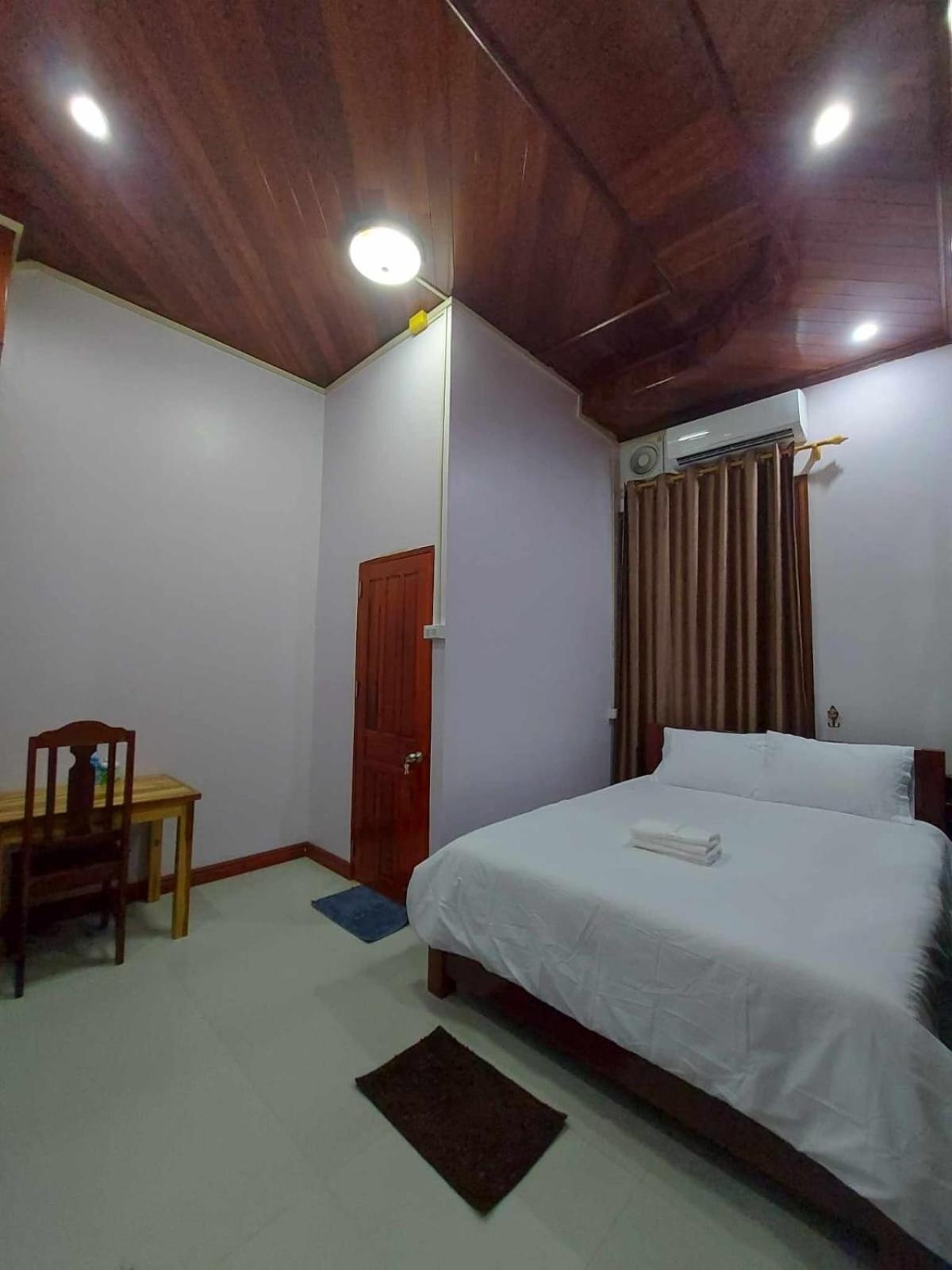 Inthavong Hotel/Guest House ヴァンヴィエン エクステリア 写真