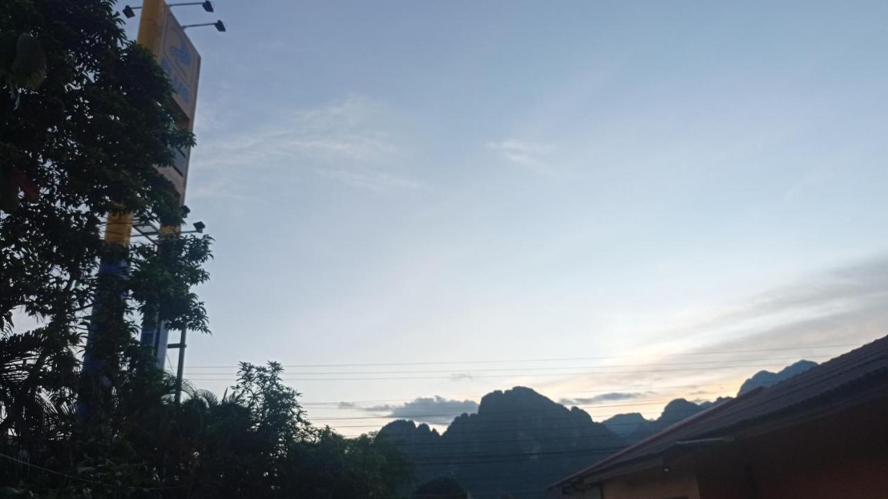 Inthavong Hotel/Guest House ヴァンヴィエン エクステリア 写真