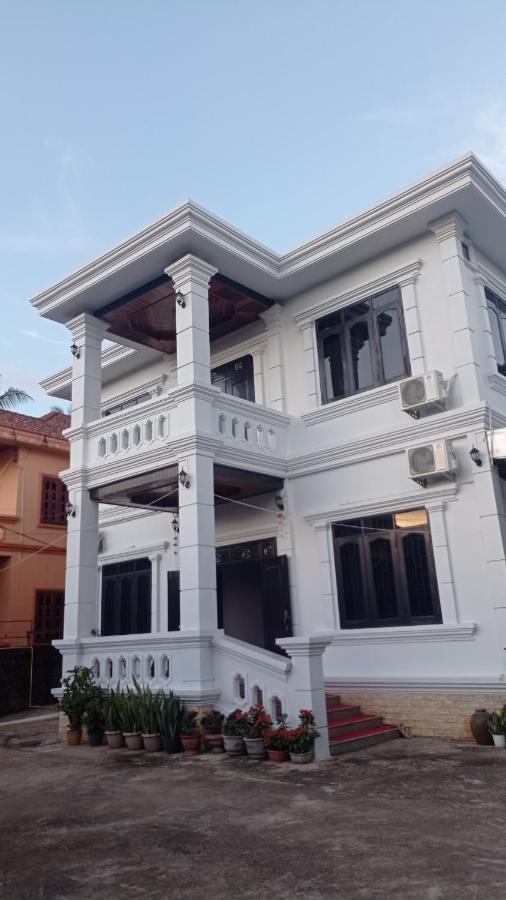 Inthavong Hotel/Guest House ヴァンヴィエン エクステリア 写真