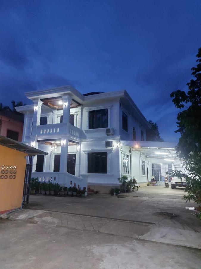 Inthavong Hotel/Guest House ヴァンヴィエン エクステリア 写真